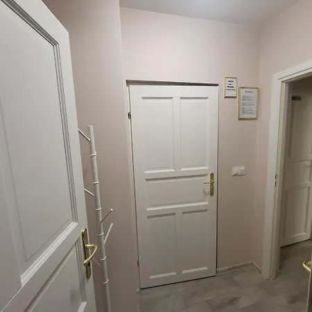 Apartament Pokój Z Aneksem Kuchennym *