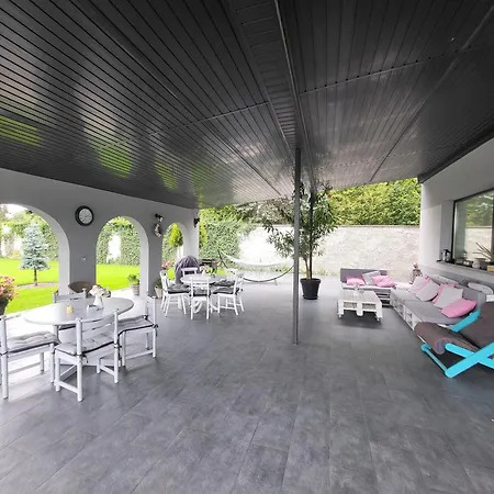 Z Aneksem Kuchennym * ジラルドゥフ